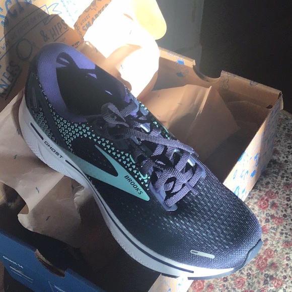 New listing! - ☝️one more available! - Brooks Ghost 👻 size 7.5 - Picture 5 of 8